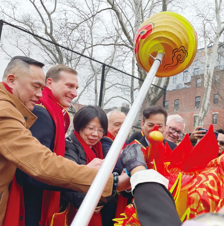 嘉賓為飛龍點睛。