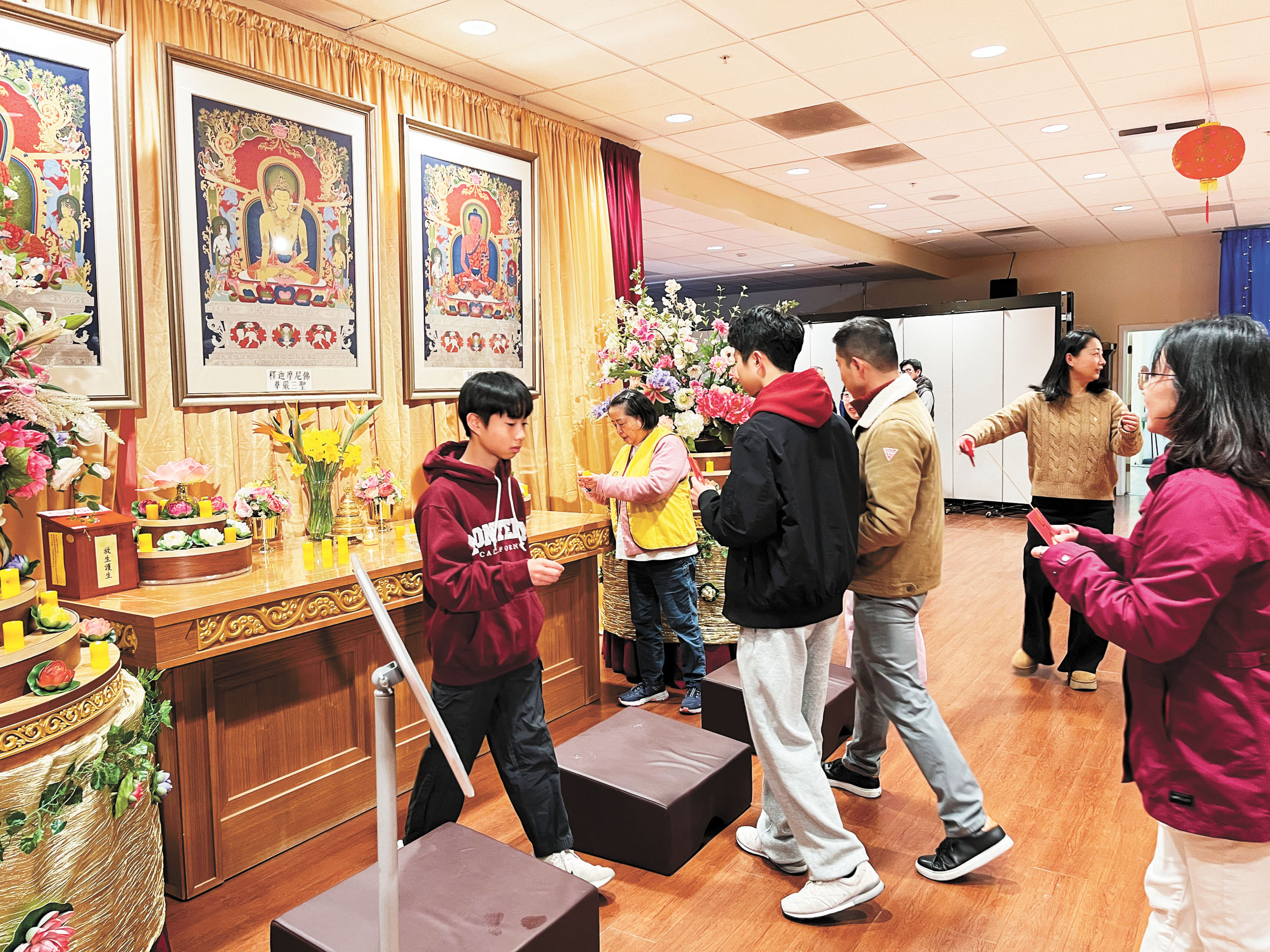 初一祈福民眾絡繹不絕。記者王蔚攝