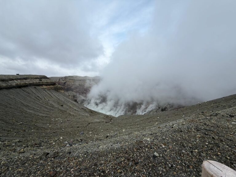 阿蘇火山空難｜失蹤近一個月 直升機殘骸旁發現3人 生還機會渺茫