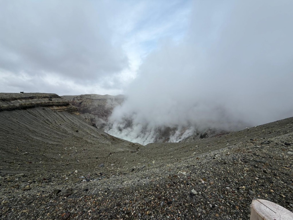 阿蘇火山空難｜失蹤近一個月 直升機殘骸旁發現3人 生還機會渺茫