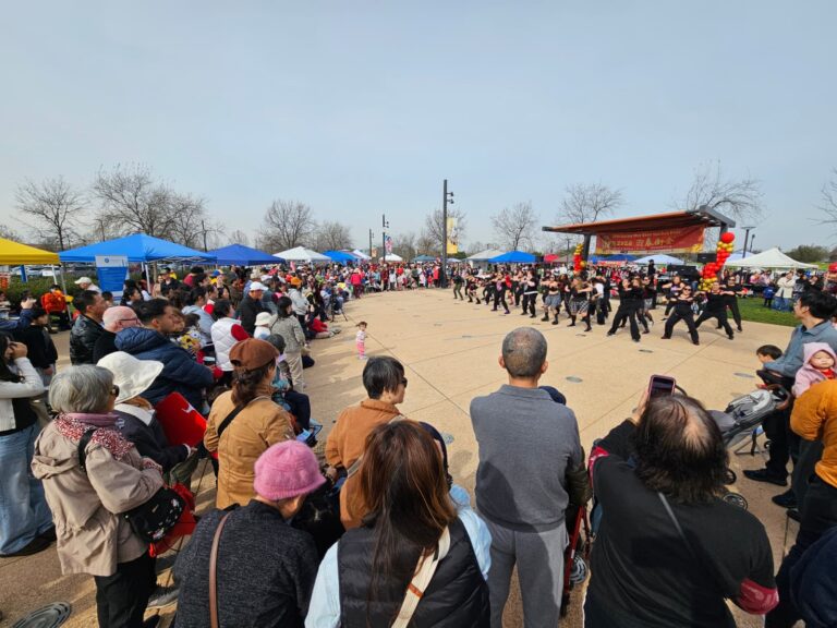 Elk Grove舉行「迎春街會」 華人社區熱鬧迎新年