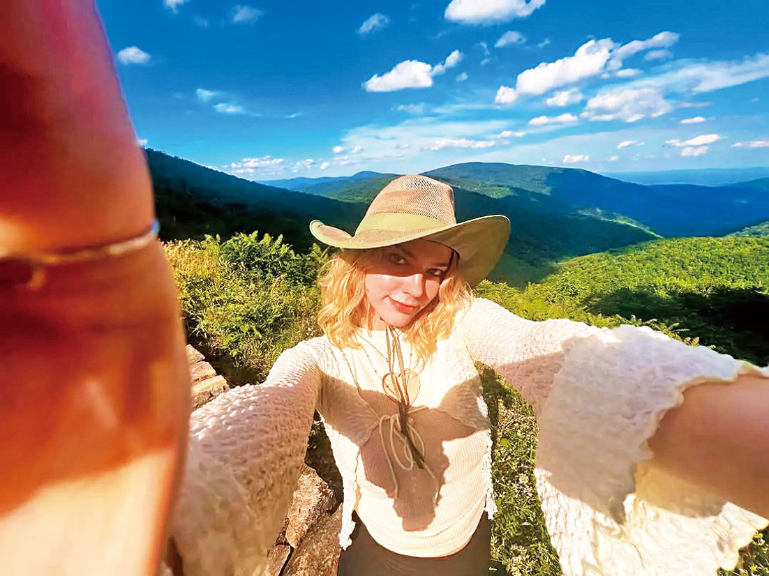 莫爾生前熱衷野外攝影，常在社交平台Instagram分享其探險足跡。 Brianna Mohr Instagram圖片