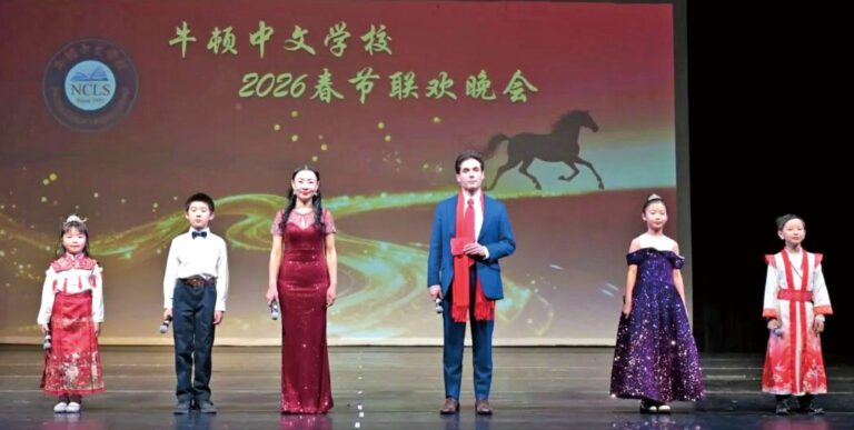 六位主持人神采奕奕。 單東旭攝