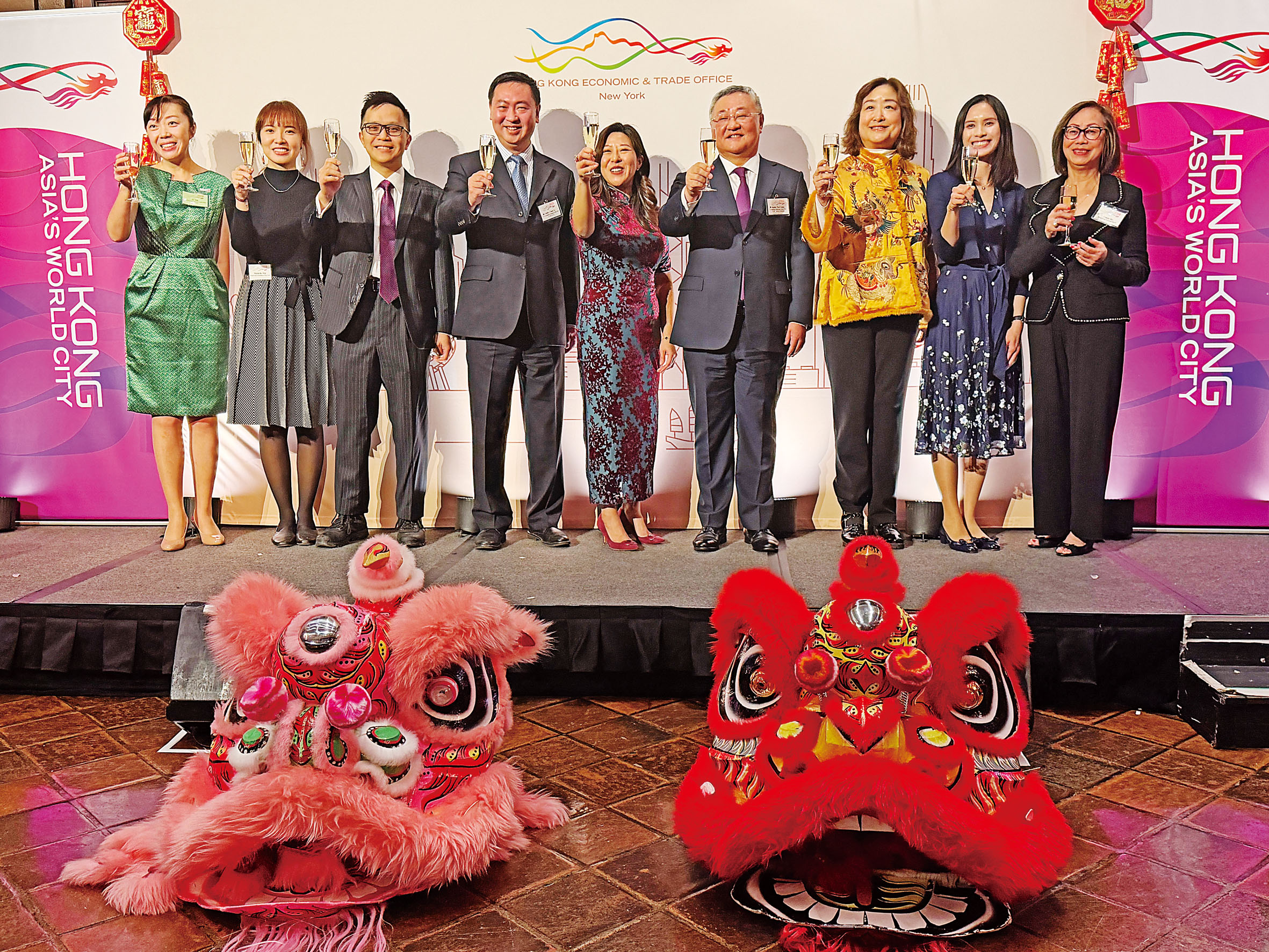 中國駐聯合國代表,中國駐紐約總領事、香港經貿處、香港貿易發展局、香港金融管理局、投資推廣署、香港旅遊發展局及紐約香港協會等向賓客敬酒。