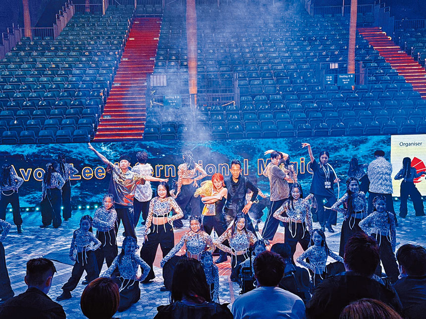 魔術表演贏得不少歡呼聲。