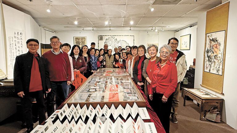 參與「天發神駿」展覽開幕式藝術家和矽谷印社社員。硅谷亞洲藝術中心