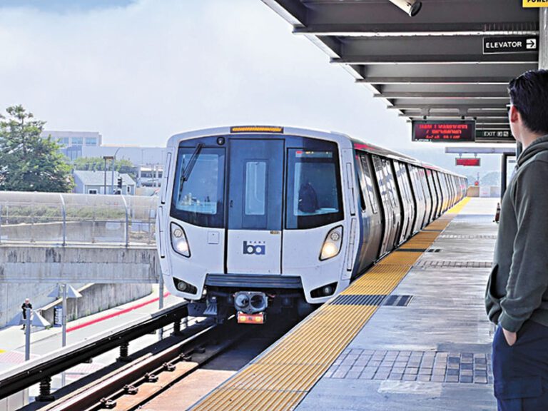 有房地產人士認為，若捷運服務縮減，恐影響車站週邊房價。本報資料圖