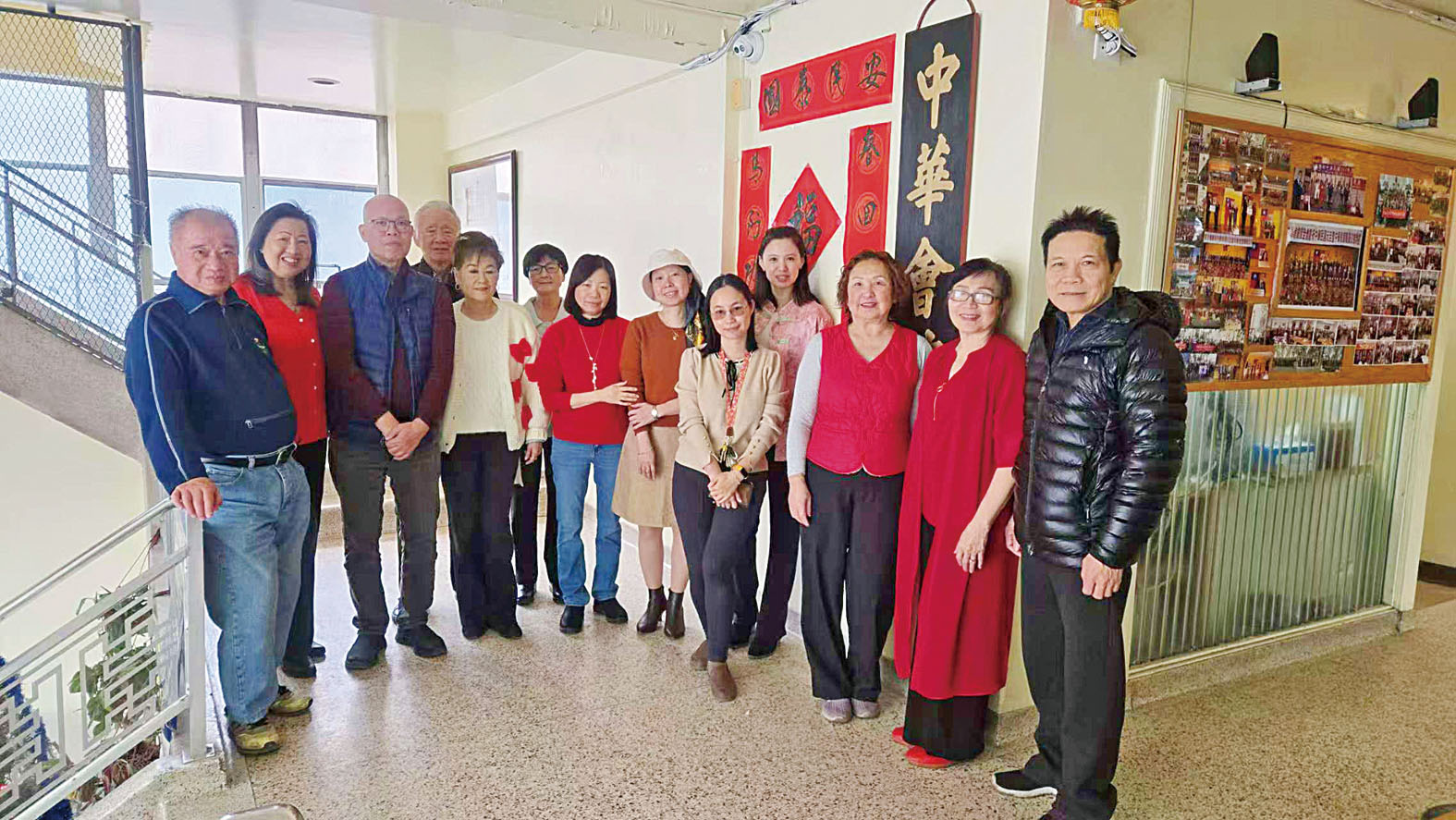 丙午馬年新春之際,中華會館同仁向社區長者送上美好的祝福。 中華會館提供