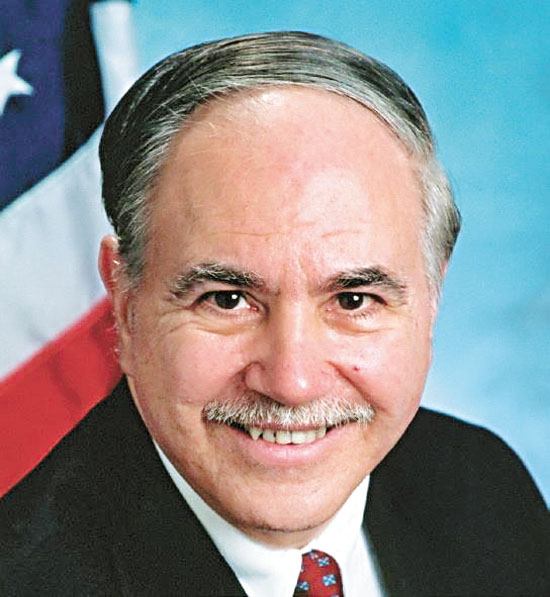 寇頓17日提案遏制塑料瓶蓋造成的垃圾污染。寇頓辦公室提供