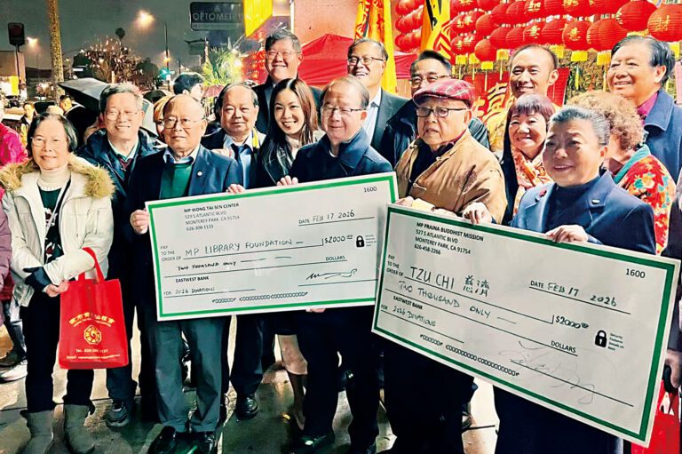 蒙市「般若修德善堂」及「黃大仙祖宮」舉行捐款儀式。記者陸新攝