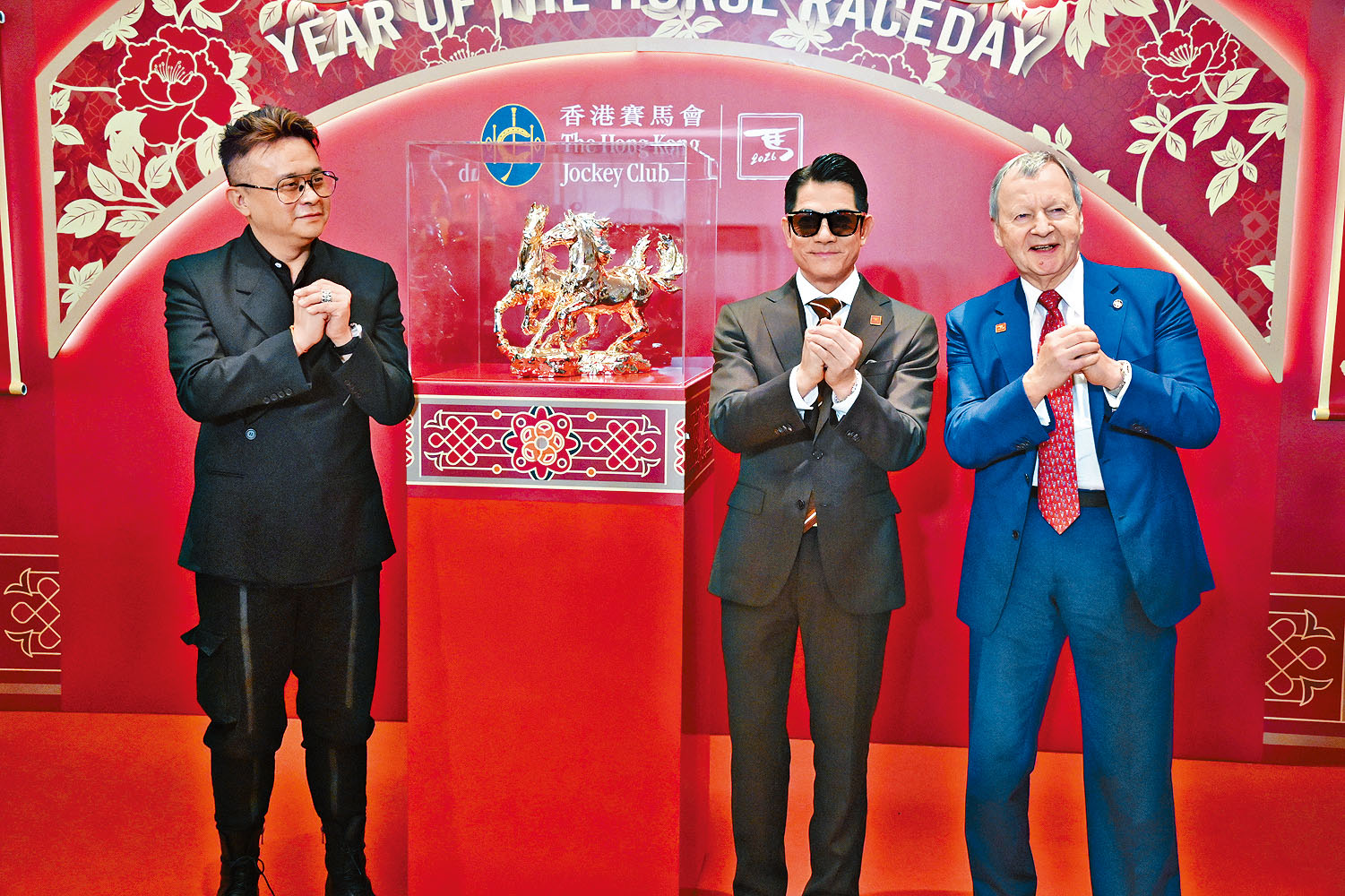 城城以「馬年大使」身份撐場。