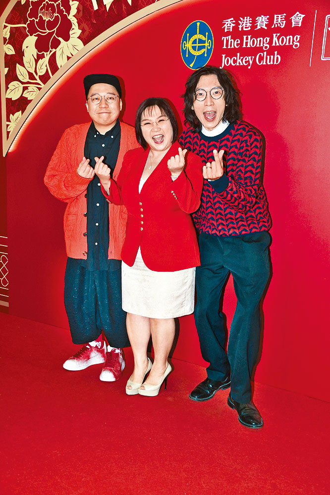 農夫孖麥玲玲演出,炒熱氣氛。