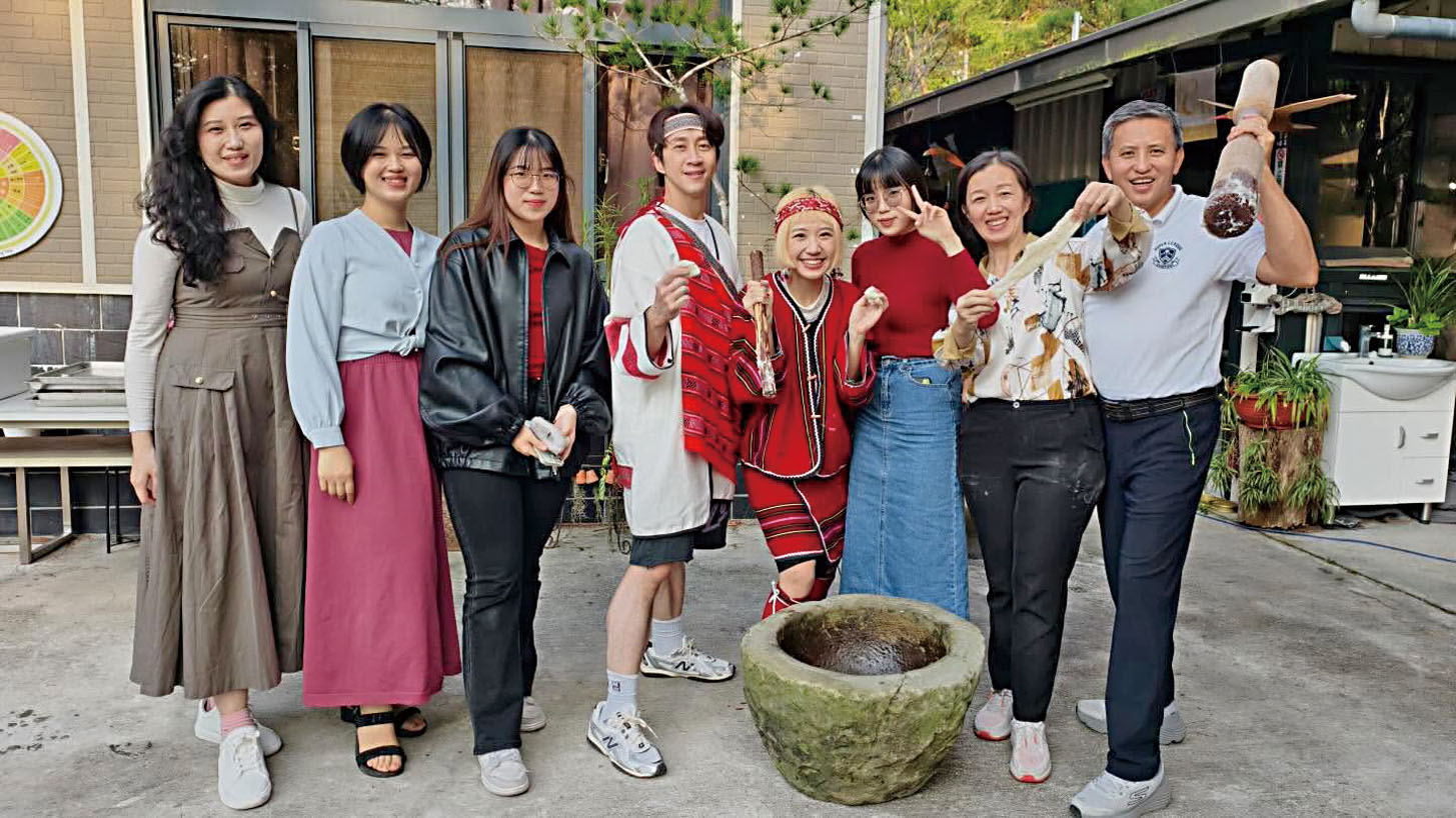 過年期間，親朋好友齊相聚。網上圖片