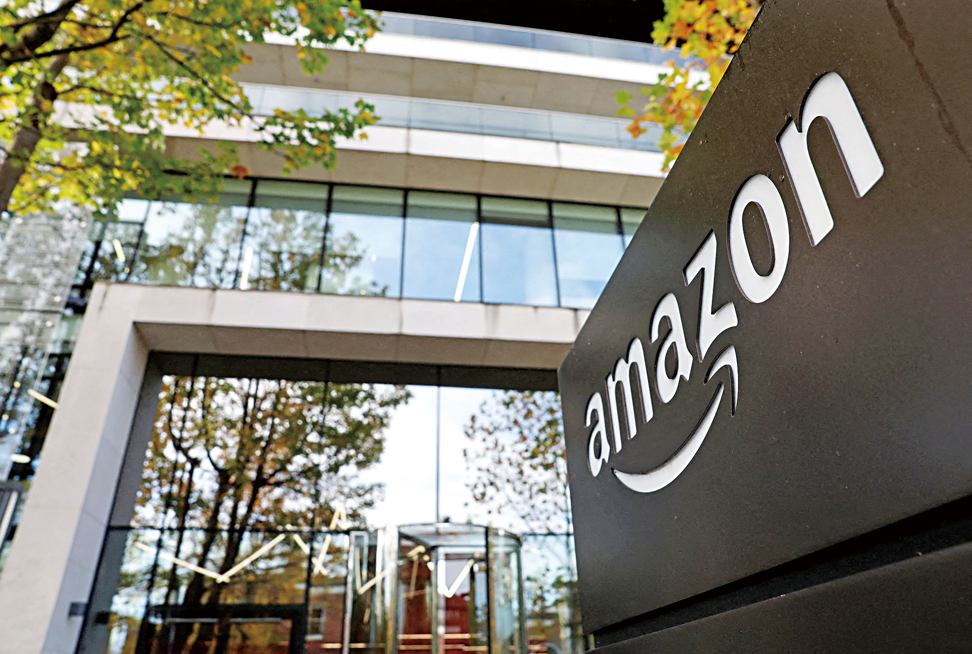 亞馬遜營收增長主因在於消費支出由實體門市轉向網絡平台，以及其雲端運算事業亞馬遜網絡服務（AWS）的快速擴張。路透社資料圖片