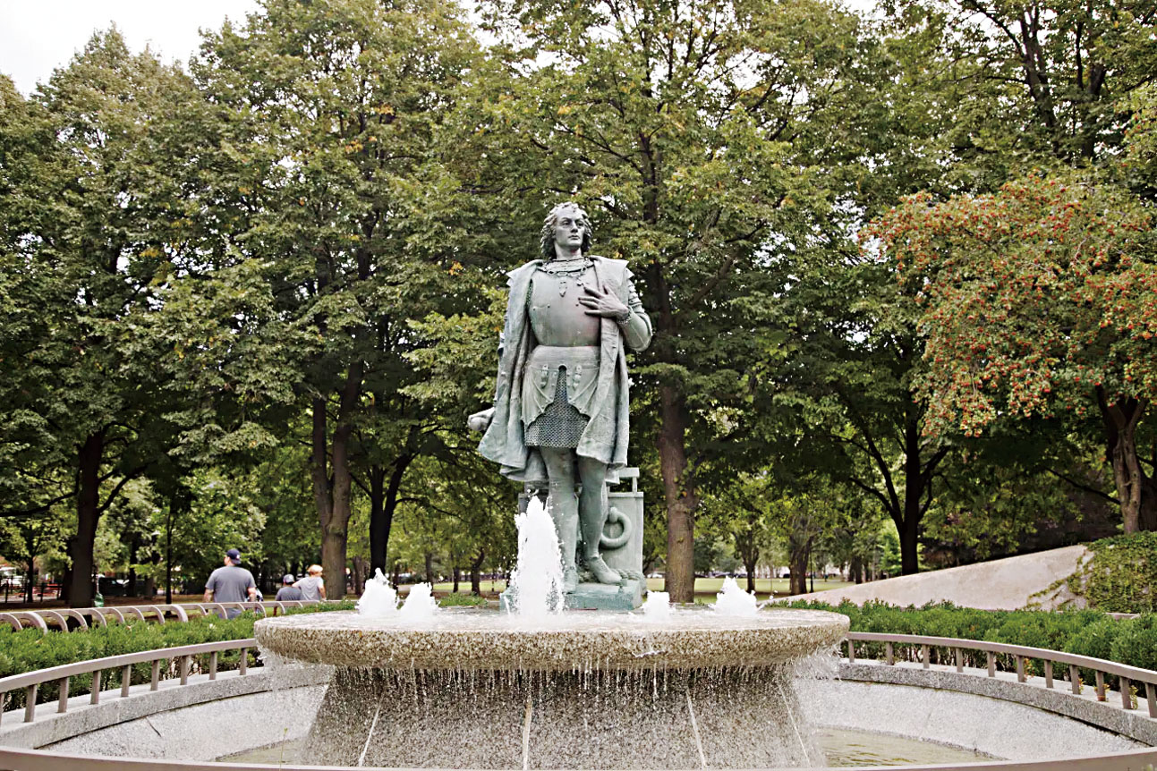 原本安置在盧米斯街阿里戈公園的哥倫布雕像,在2021年被拆除。