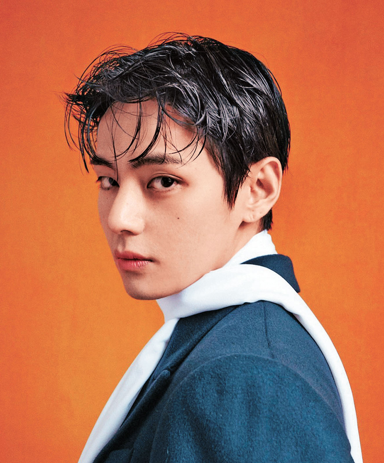 ■V不滿與閔熙珍的私人訊息，被用作「ILLIT抄襲NewJeans疑雲」相關爭議的證據。