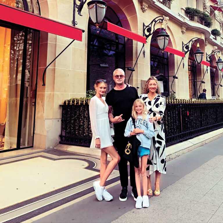 ■Eric在太太Rebecca Gayheart和兩名女兒的陪伴下離開人世。網上圖片