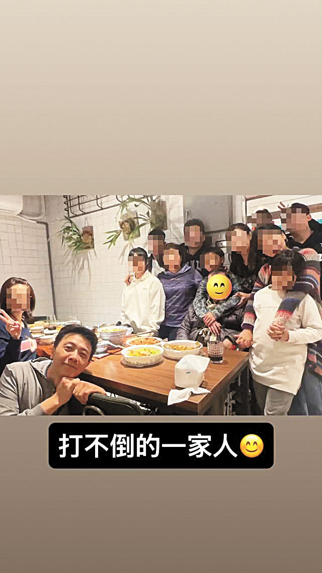 廖峻的兒子廖錦德曬出新年團圓照。網上圖片