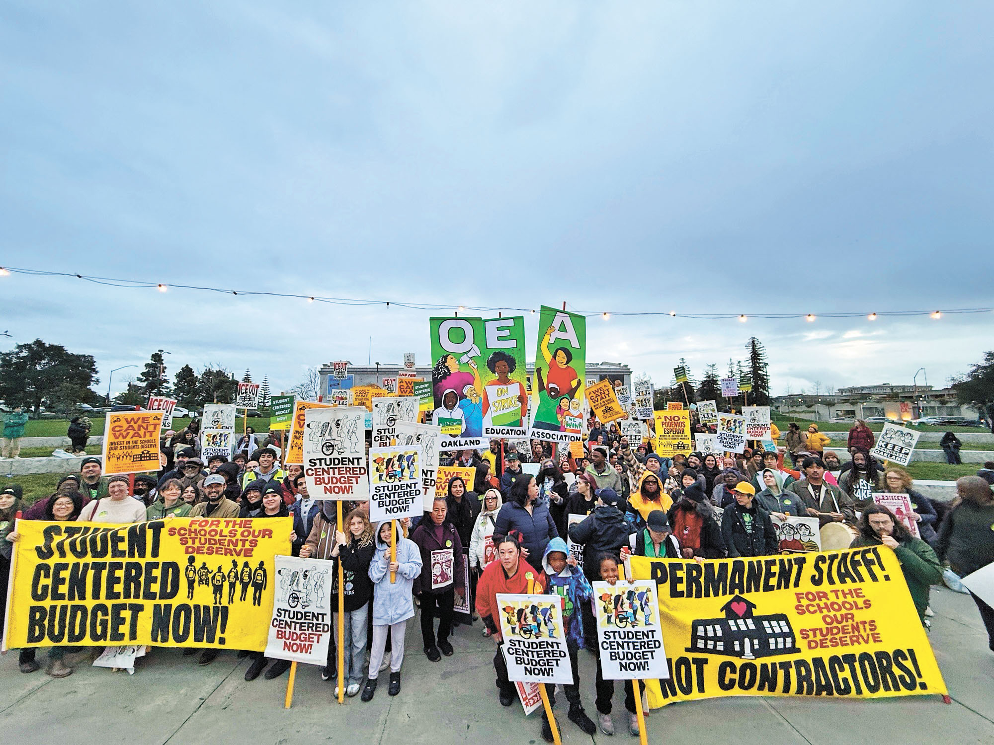 屋崙教育工作者2月18日在屋崙美麗湖劇場集會，要求以學生為本的預算改革，警告或將推動罷工行動。OEA提供