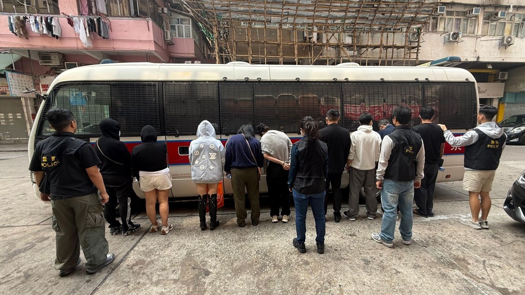 深水埗警突擊鴨寮街 搗破地下釣魚機賭場 拘10人