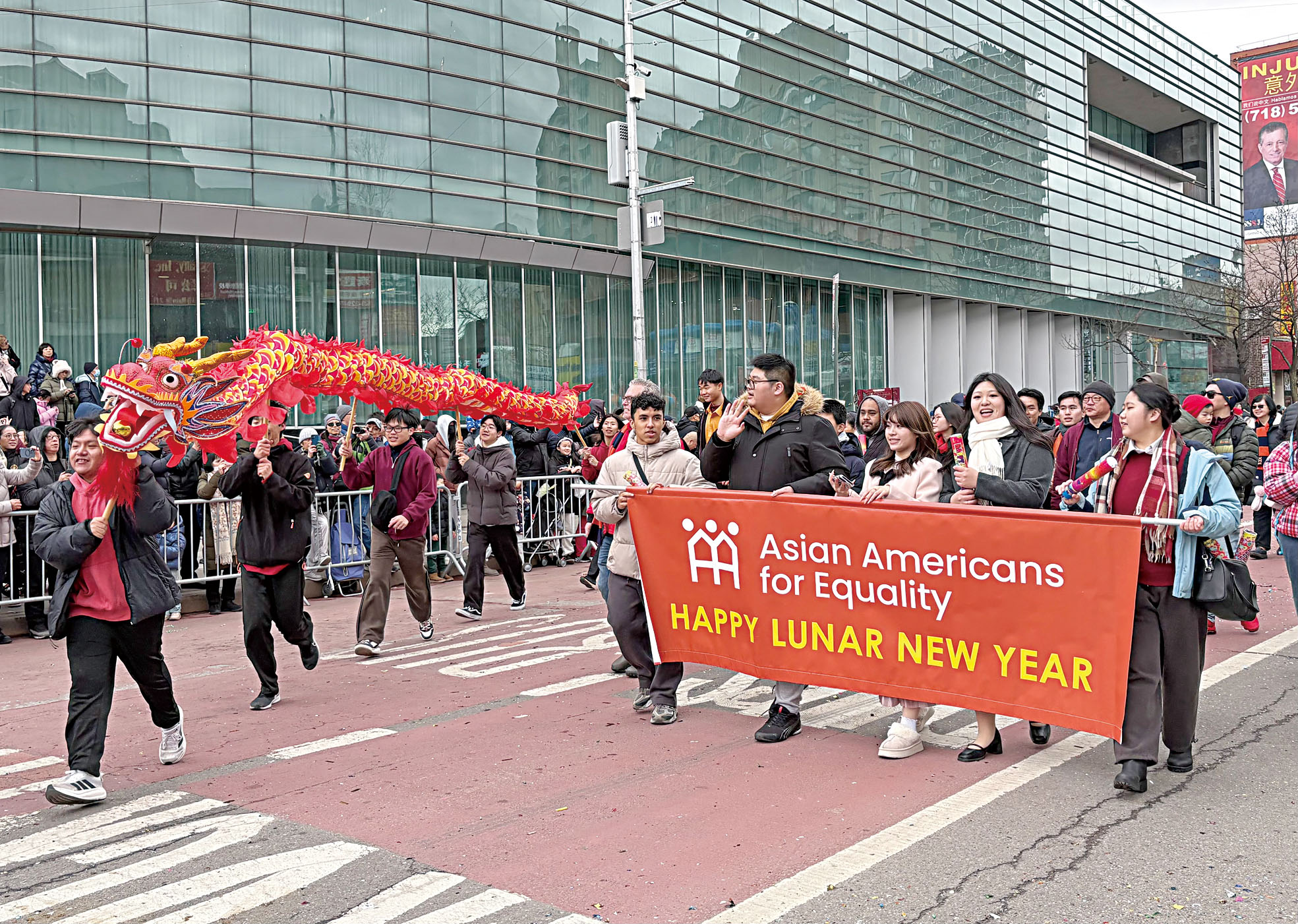 亞洲人平等會財神與金龍出陣。
