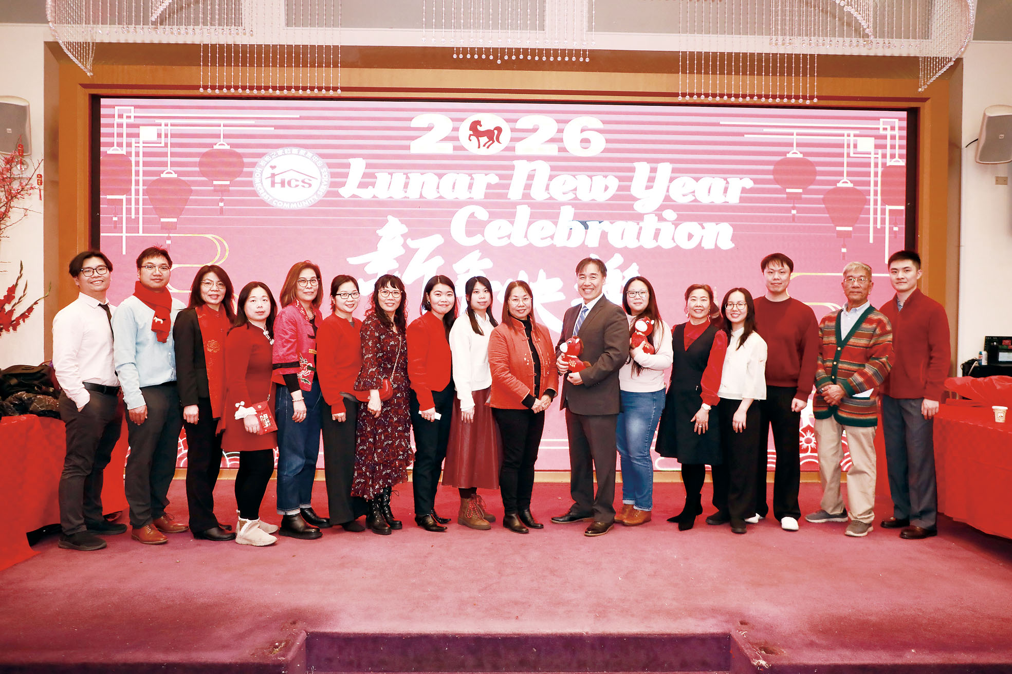 陳偉儀(右八）等部分出席20日活動嘉賓合影。松柏之家社區服務中心提供