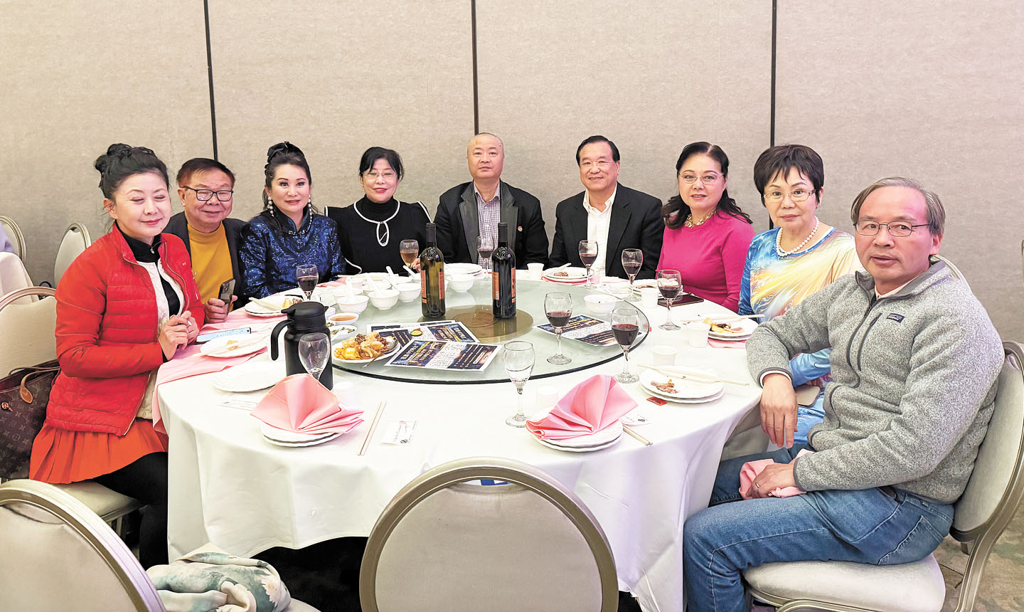 南華聯攜各個商會會長出席祝賀。記者陸新攝