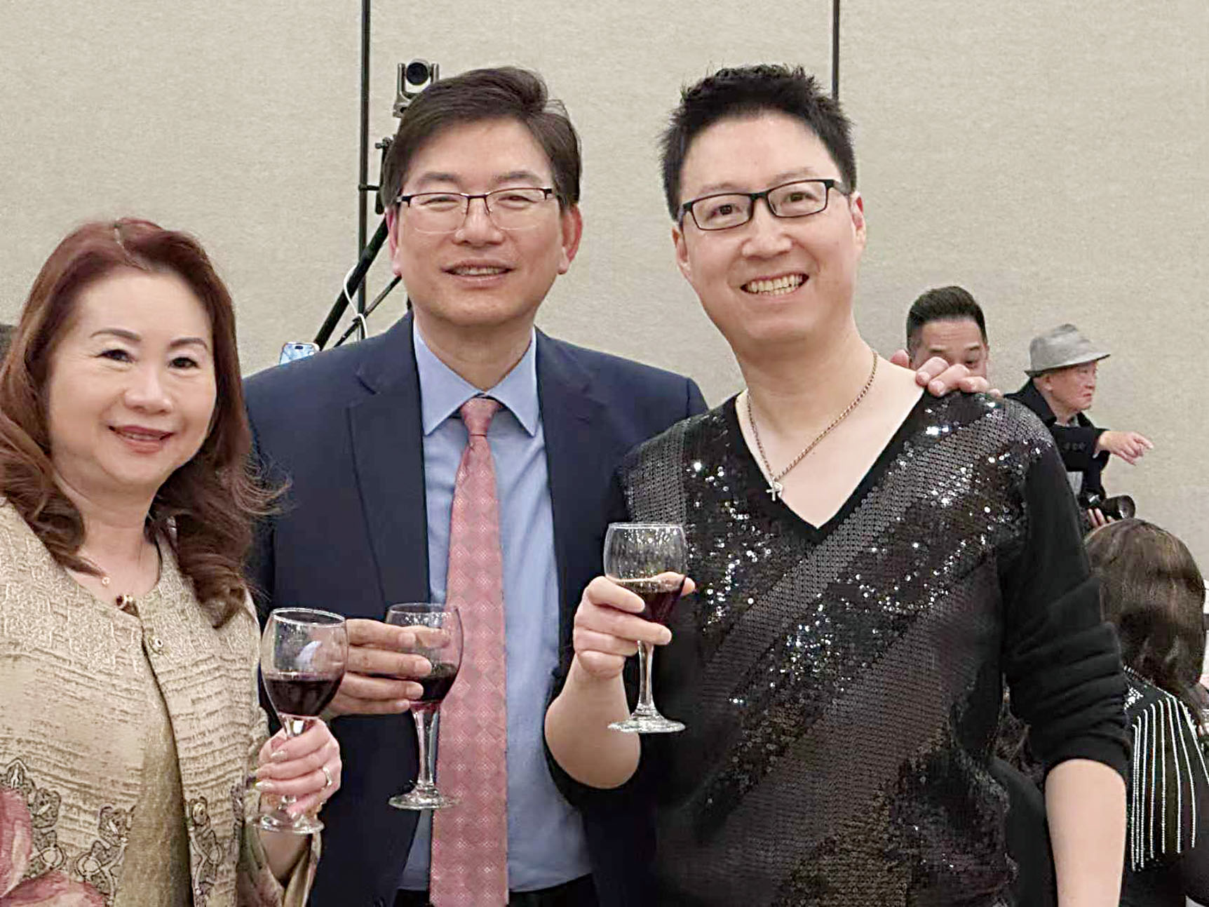 三藩市歌手楊曜(右),獲得好評。