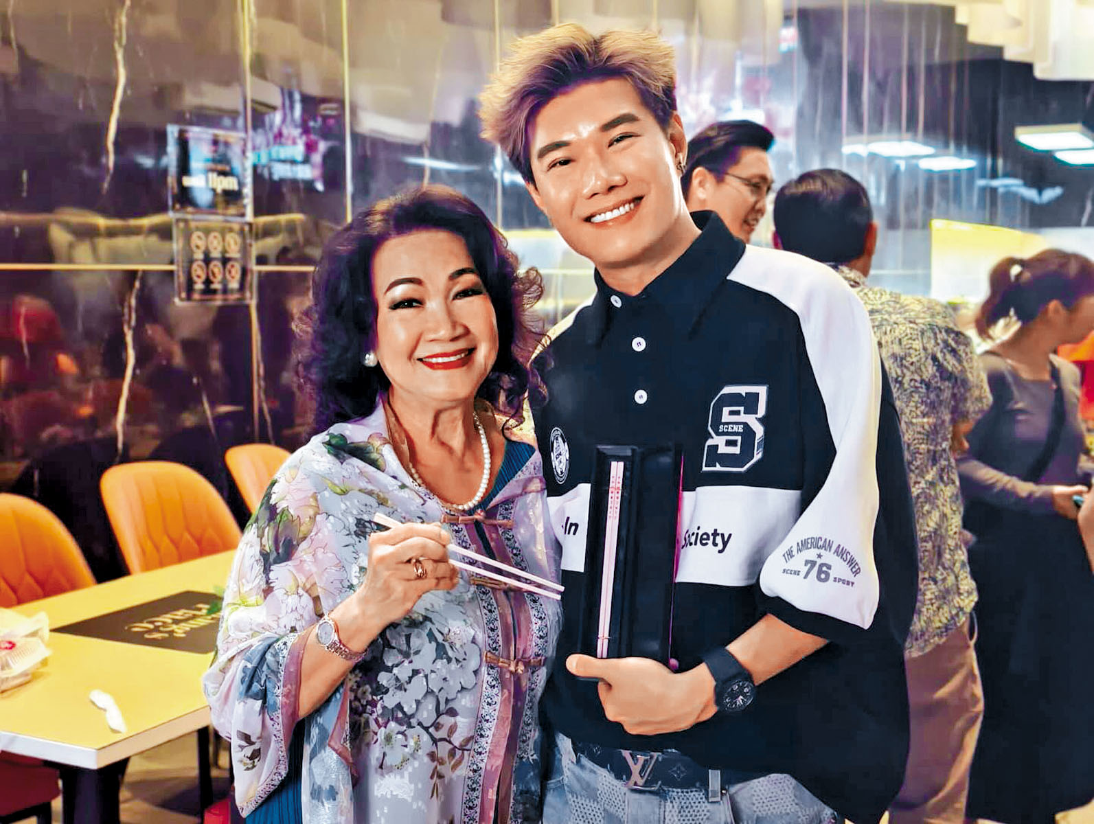 ■與辰盼回家鄉馬來西亞開騷,交成績表。