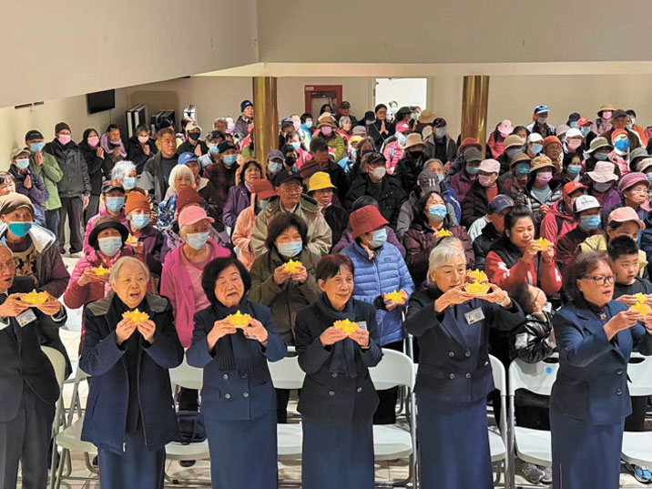 祈福儀式中，眾人點亮心燈齊聲祈禱。慈濟舊金山支會提供