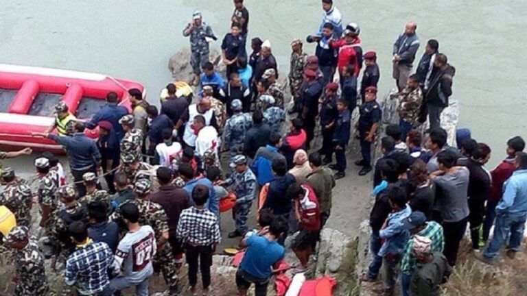 尼泊爾巴士墜河慘劇！18死20餘傷 中國公民1傷1失蹤