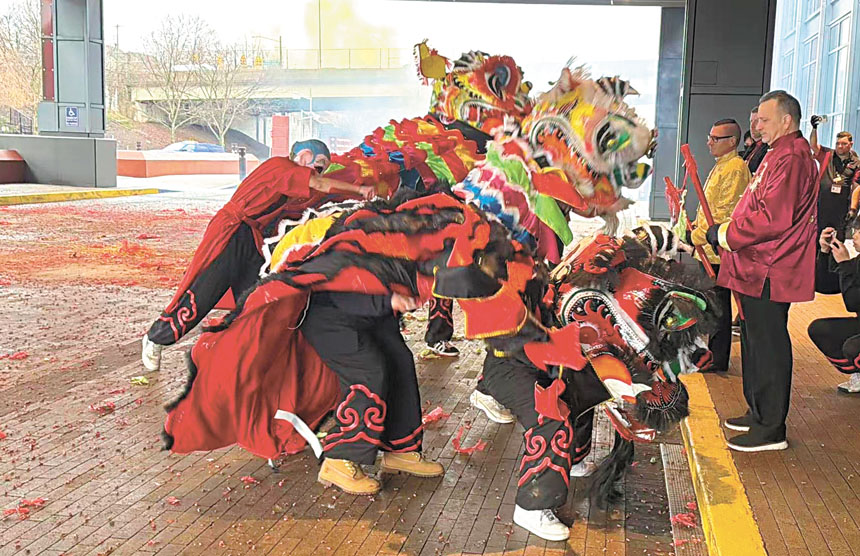 賓州Wind Creek大賭場迎來瑞獅拜年。