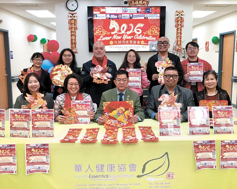陳麗娜(前排左二)與陳學理(前排中)等嘉賓呼籲民眾出席28日活動。 張之銘攝