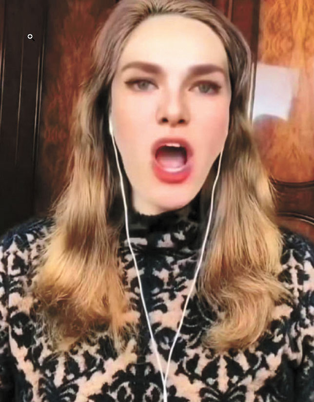 那藝娜曾以「俄羅斯娜娜」虛假人設出道，自稱中俄混血。網上圖片