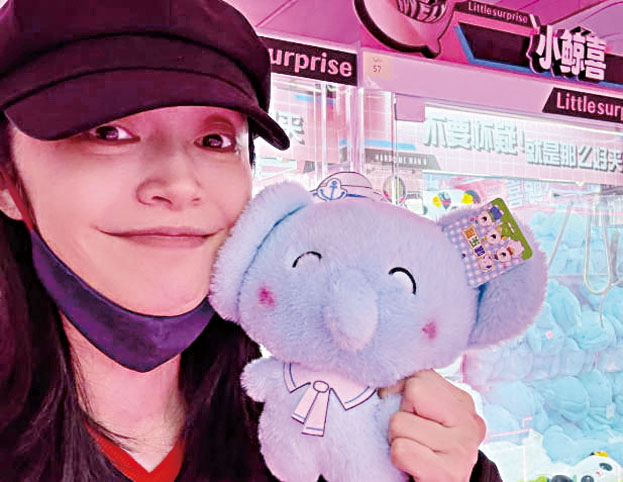 姚晨今年回福建過年，笑容燦爛。網上圖片 .c2/c3 姚晨分享春節期間吃到的美食。網上圖片