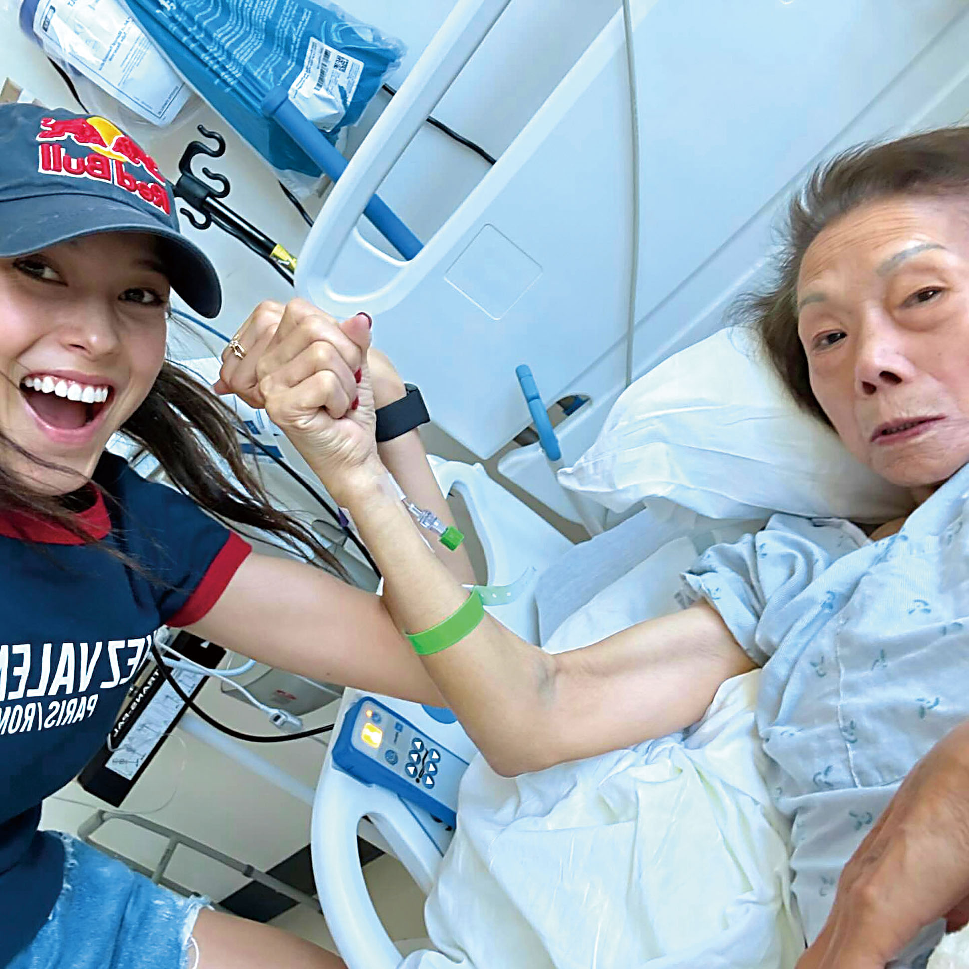 她出發參加冬奧前曾探望外婆。網上圖片