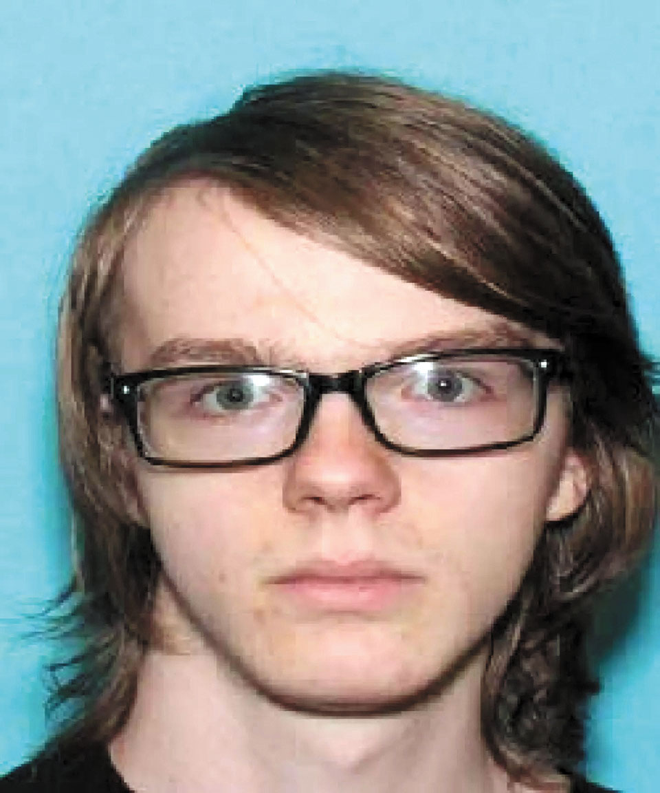 來自賓州班戈市的18歲青年派舍爾於週五在洛杉磯縣一家汽車旅館被捕。聯邦調查局