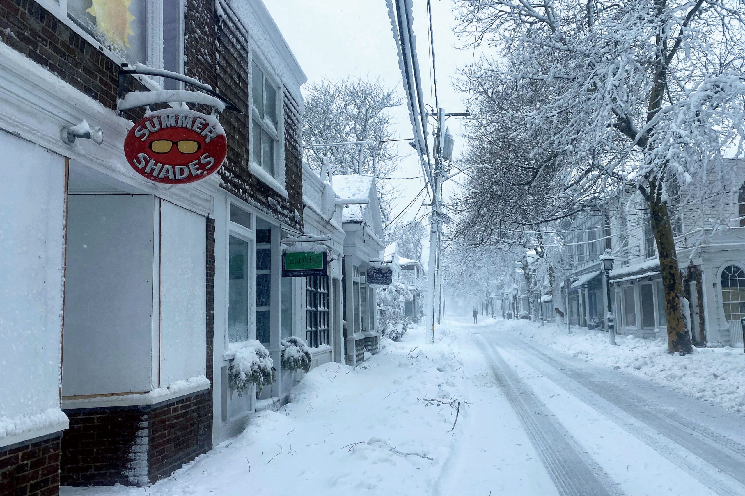 麻省愛德格敦的商店紛紛關門。路透社
