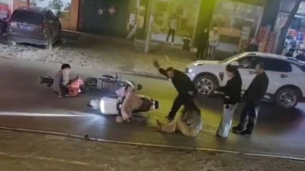 河南平頂山電動車碰撞引發衝突 涉事夫婦因尋釁滋事被批捕