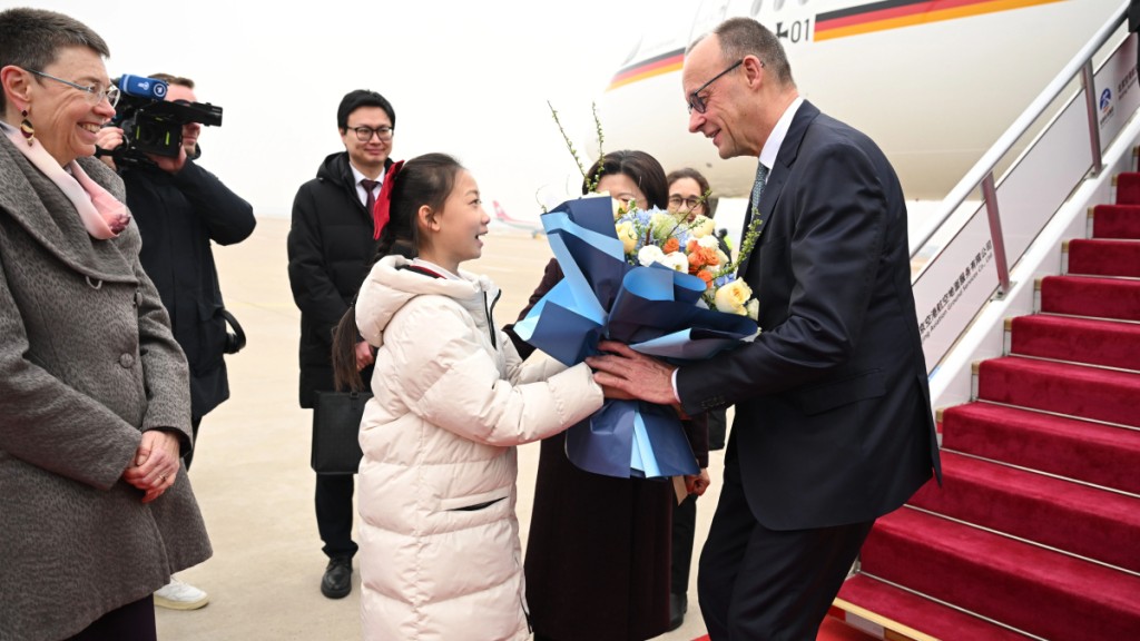 德國總理默茨首度訪華 率領企業代表團尋求平衡合作