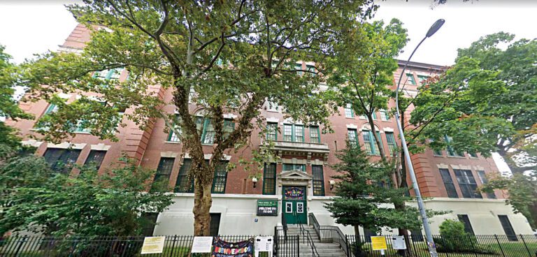 皇后區第16公立小學 。谷歌地圖截圖