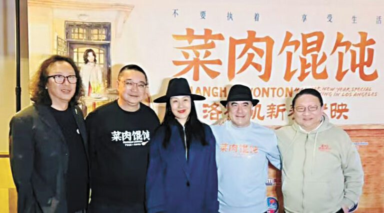 活動主辦方與片方現場合影。 主辦方提供