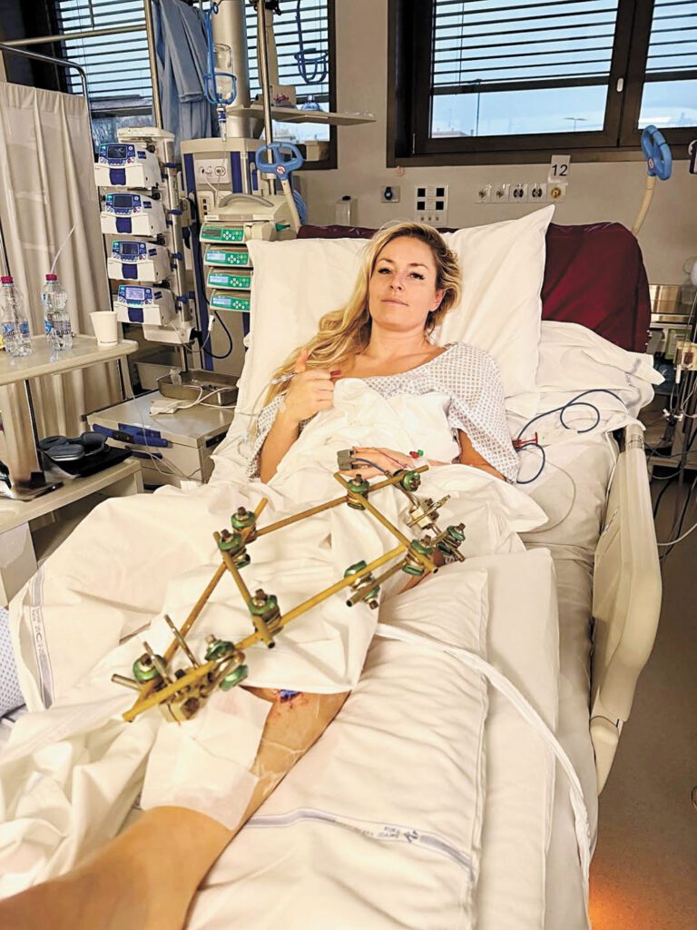 冬奧摔傷後，沃恩在意大利接受了一段時間的治療。路透社