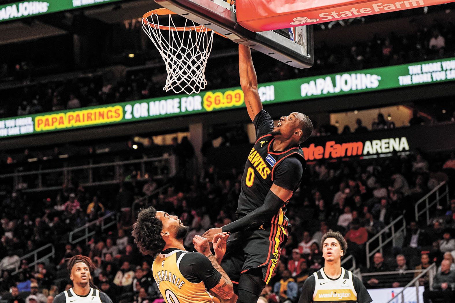 庫明加披上老鷹戰袍，首秀便賣力得分。路透社