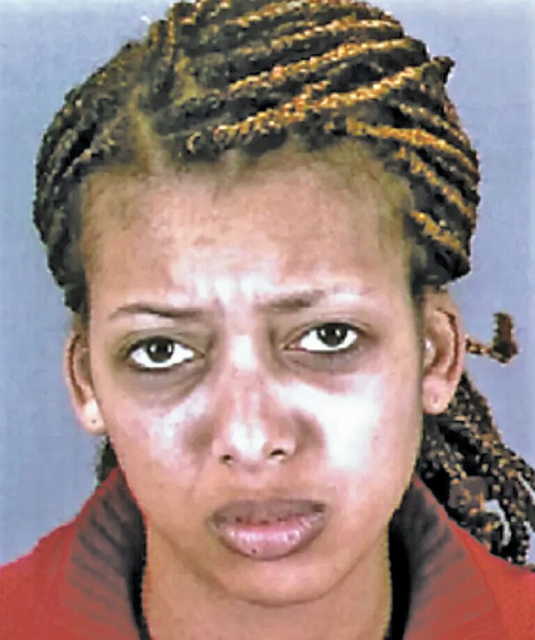 霍格（Megan Hogg）被指用膠帶封住其2、3和7歲女兒的嘴巴和雙退，將她們悶死。聖馬刁縣警