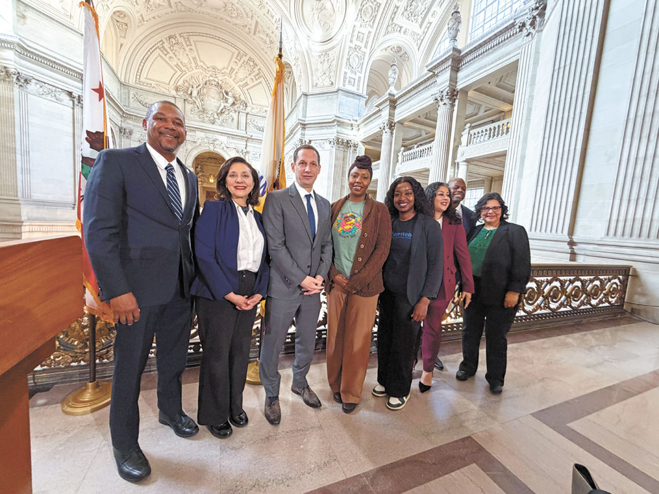 羅偉（左3）聯同市參事與社區代表宣布推出「Strong Starts」母嬰健康行動，強調縮小族裔健康差距。記者蘇婕雅攝