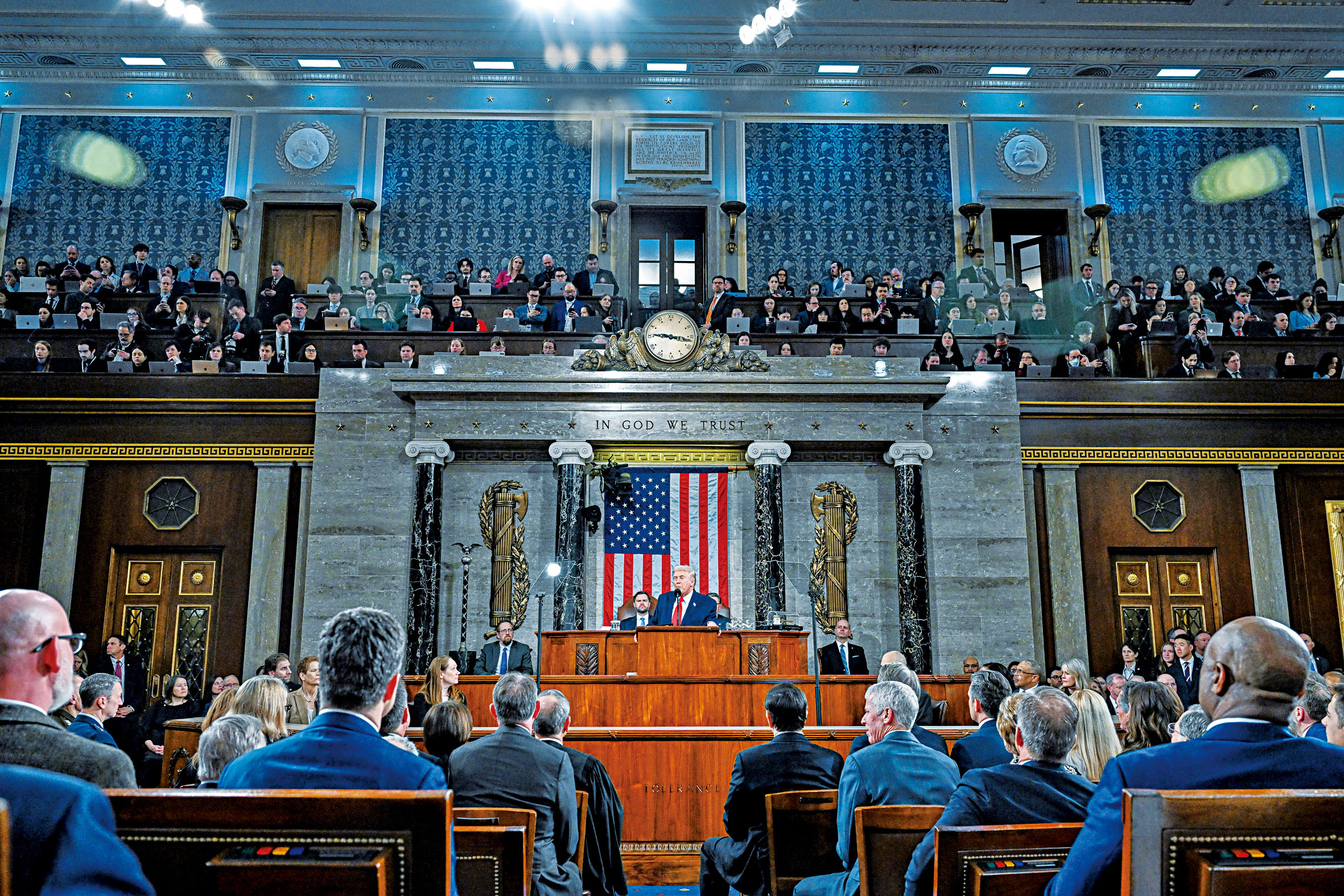 特朗普在國會大廈眾議院議事廳向國會聯席會議發表國情咨文。美聯社