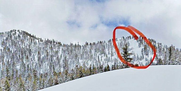 山脈雪崩中心提供的圖片攝於雪崩意外發生前，圖中紅圈顯示雪崩事發地點。Sierra Avalanche Center