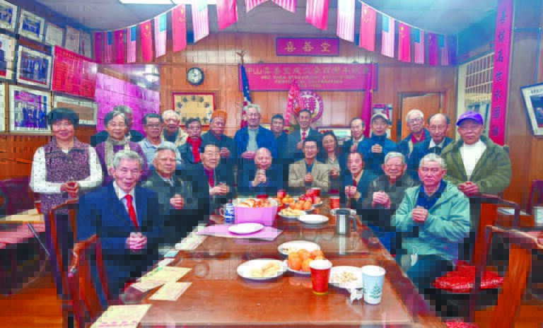 喜善堂首長、職員暨監事委員出席新春團拜活動。馬紅兵攝