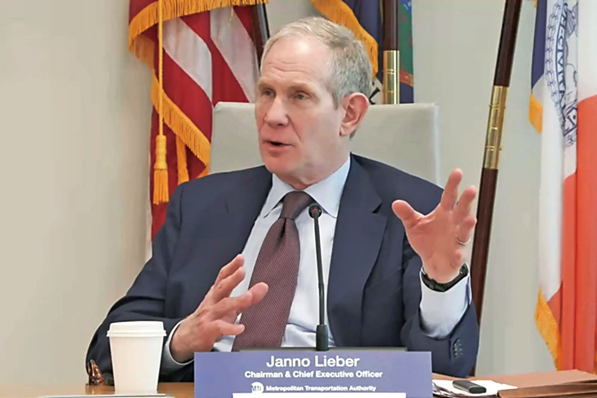 利伯在會上宣稱,風暴應對行動「取得成功」。 MTA Live YouTube圖片